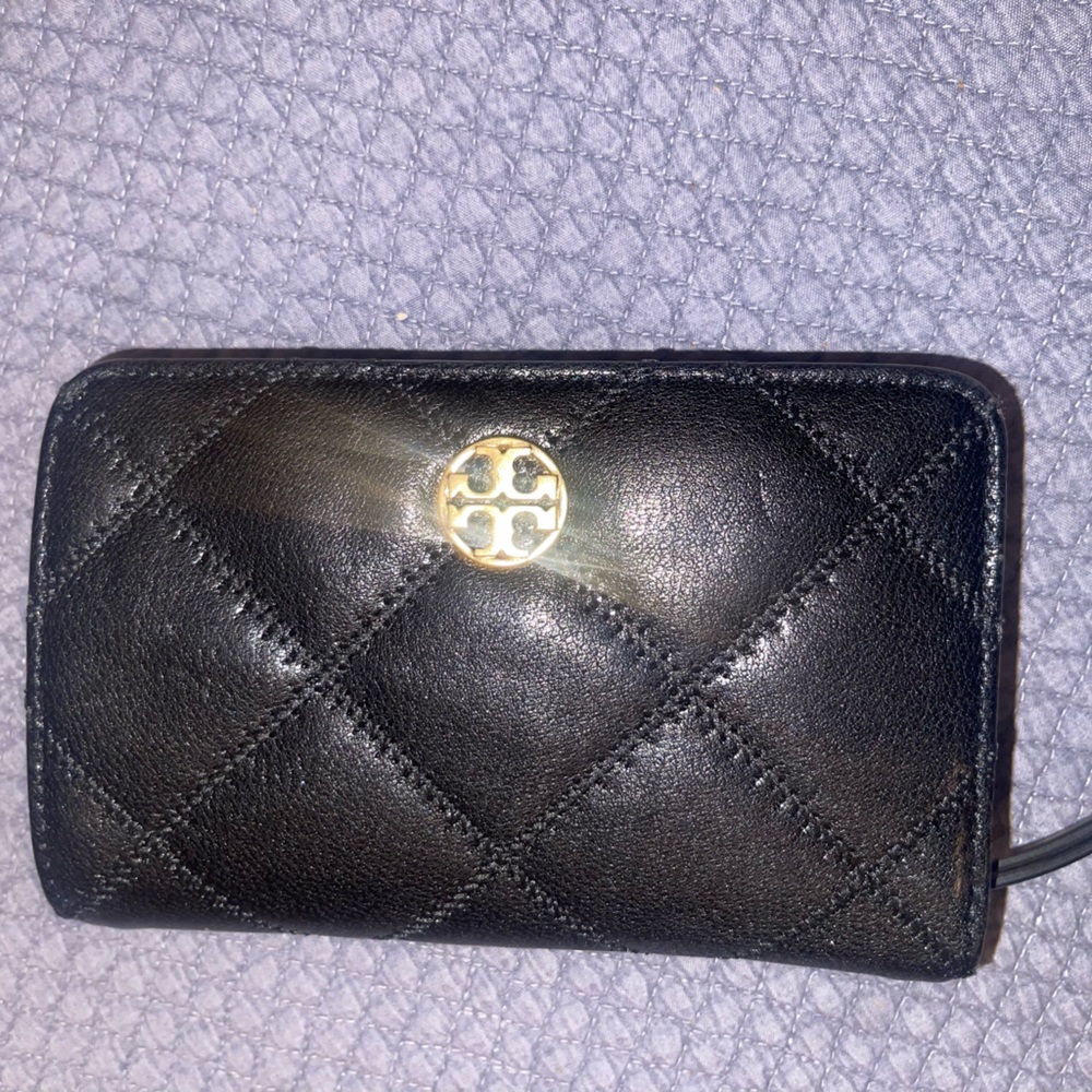 NWT Tory Burch Willa Medium Bifold Leather Wallet Black Gold 87868